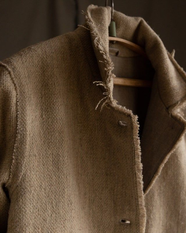 Teintures Naturelles : Quand la Couleur était aussi une Armure (et Repoussait les Moustiques)